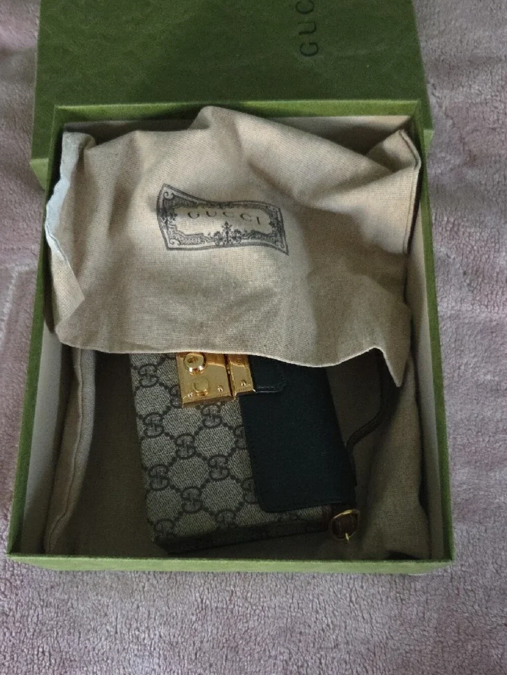 Gucci satchel signature